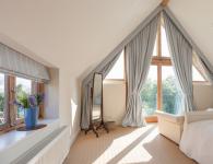 Decorating with window curtains: basic decor rules and 40 of the biggest winnings