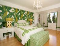 Miegamasis „pasidaryk pats“ žaliais tonais: kaip tinkamai sutvarkyti miegamąjį